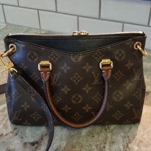 Louis Vuitton Pallas BB crossbody / clutch